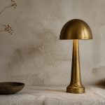 Wabi Sabi: Aldret messing trådløs lampe